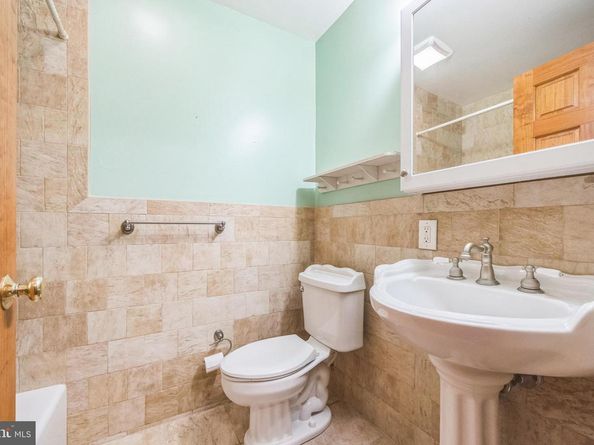 886 Sackettsford Road, Ivyland PA 18974