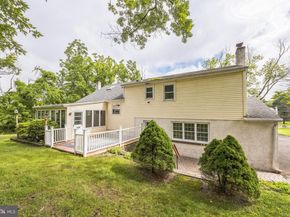 886 Sackettsford Road, Ivyland PA 18974