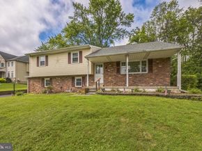 886 Sackettsford Road, Ivyland PA 18974