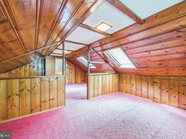 886 Sackettsford Road, Ivyland PA 18974
