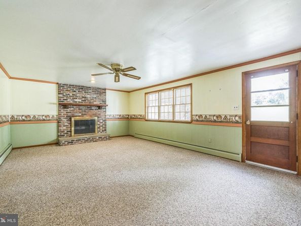 886 Sackettsford Road, Ivyland PA 18974