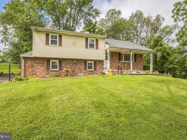 886 Sackettsford Road, Ivyland PA 18974