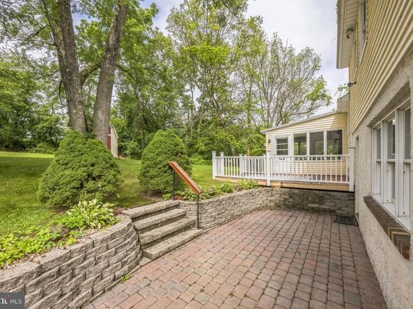 886 Sackettsford Road, Ivyland PA 18974