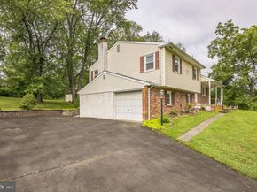886 Sackettsford Road, Ivyland PA 18974