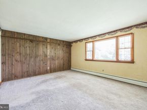 886 Sackettsford Road, Ivyland PA 18974