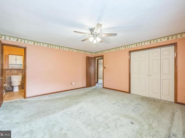 886 Sackettsford Road, Ivyland PA 18974