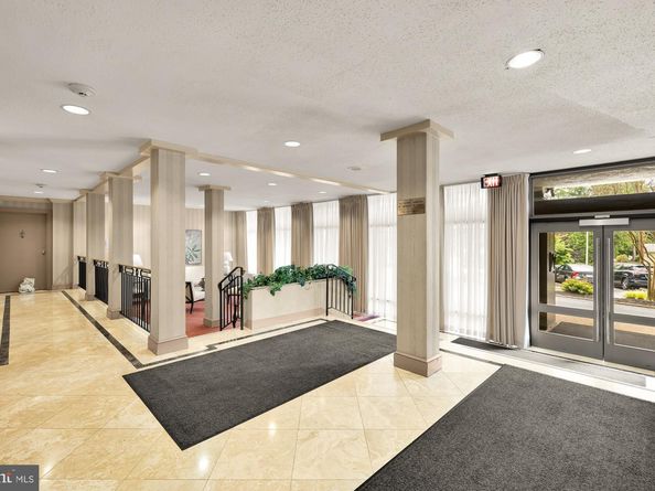 4390 Lorcom Lane 503, Arlington VA 22207