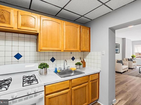 2236 S Fairhill Street, Philadelphia PA 19148
