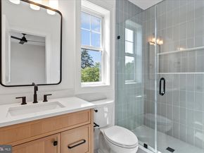 4911 37TH Street N, Arlington VA 22207