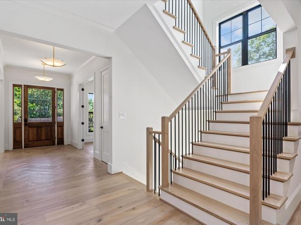 4911 37TH Street N, Arlington VA 22207