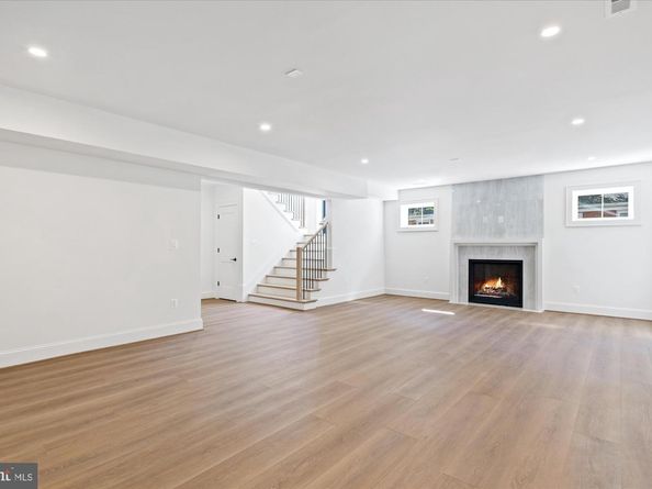4911 37TH Street N, Arlington VA 22207