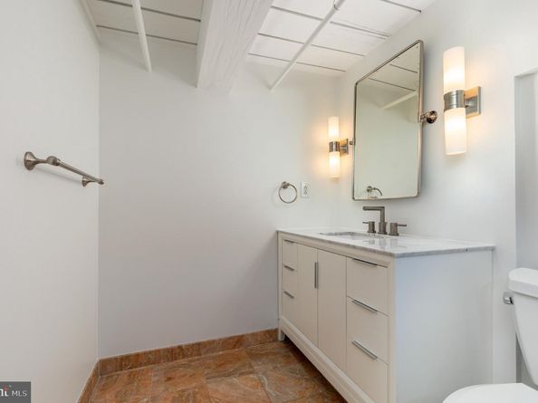 1027 Arch Street 404, Philadelphia PA 19107