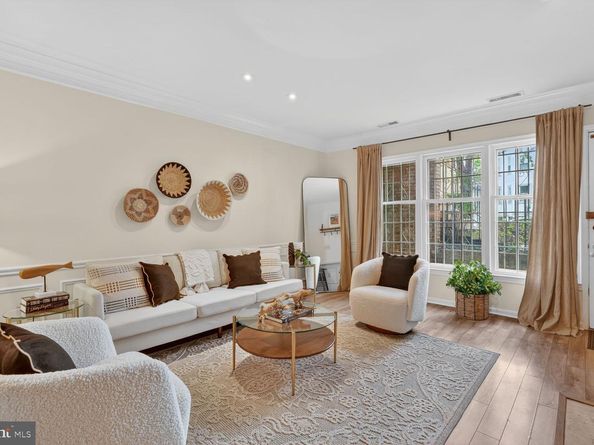 216 3rd Street NE 28, Washington DC 20002