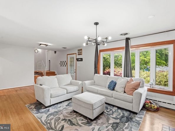 6817 Valley Brook Drive, Falls Church VA 22042