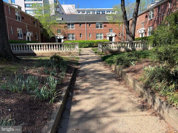 106 N George Mason Drive N 4, Arlington VA 22203
