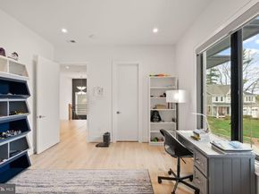 1054 Kinglet Court, Mclean VA 22101