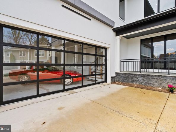 1054 Kinglet Court, Mclean VA 22101