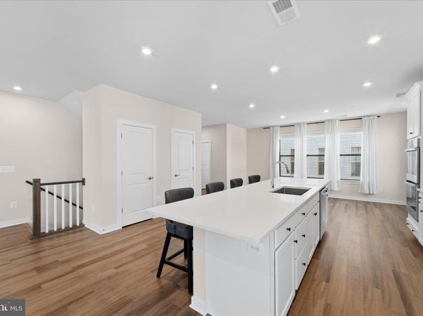 13695 Innovation Station Loop 77B, Herndon VA 20171