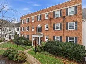 1317 S Walter Reed Drive 17201, Arlington VA 22204