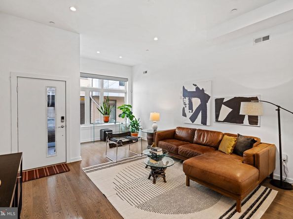 418 Wallace Street, Philadelphia PA 19123