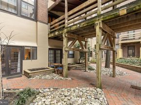 301 Race Street C002, Philadelphia PA 19106