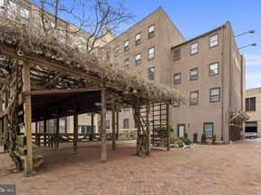 301 Race Street C002, Philadelphia PA 19106