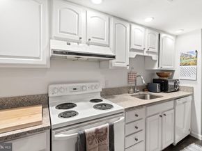 301 Race Street C002, Philadelphia PA 19106