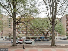 800 4TH Street SW N703, Washington DC 20024