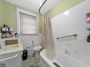 373 Upland Way, Drexel Hill PA 19026