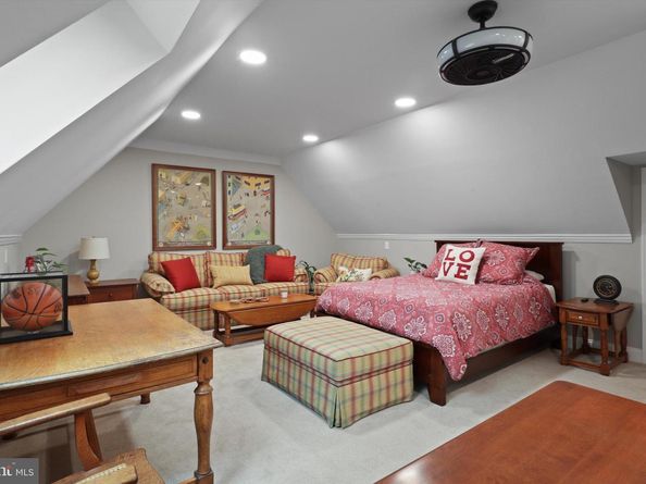 7054 Idylwood Road, Falls Church VA 22043