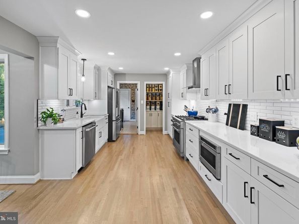 7054 Idylwood Road, Falls Church VA 22043