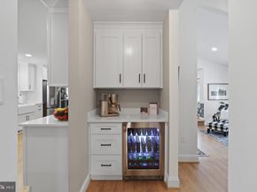 7054 Idylwood Road, Falls Church VA 22043