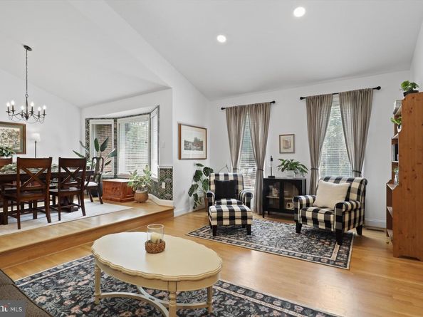 7054 Idylwood Road, Falls Church VA 22043