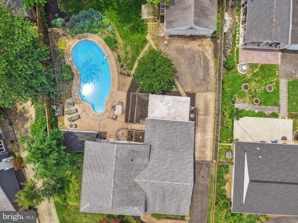 702 Williamsburg Road, Sterling VA 20164