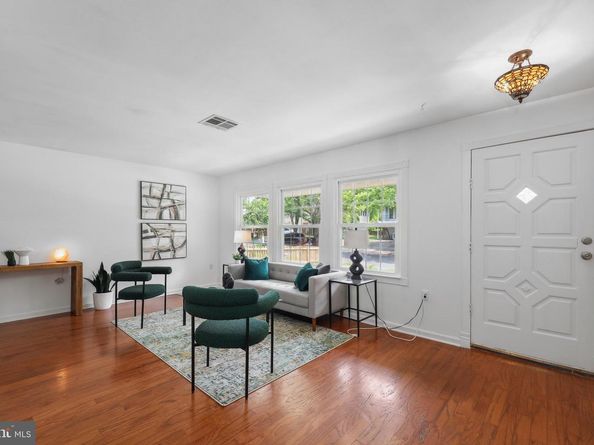 702 Williamsburg Road, Sterling VA 20164