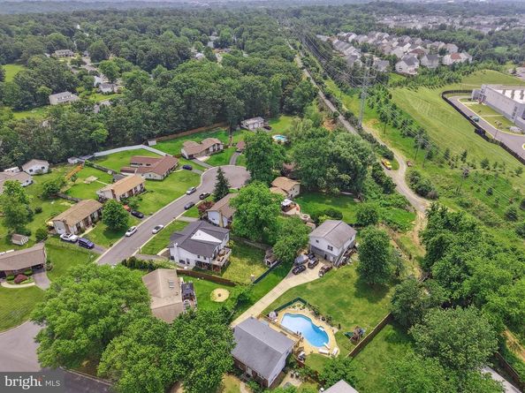 702 Williamsburg Road, Sterling VA 20164
