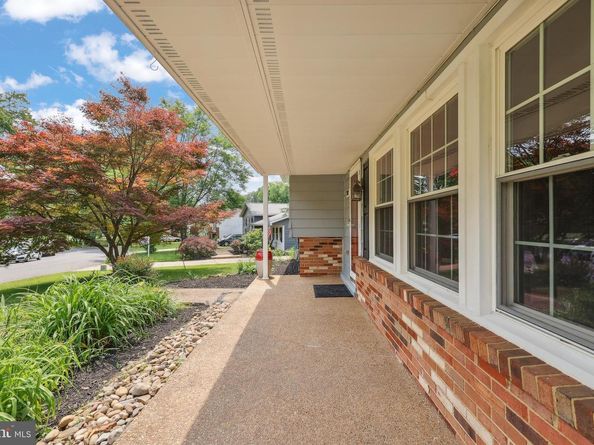 702 Williamsburg Road, Sterling VA 20164