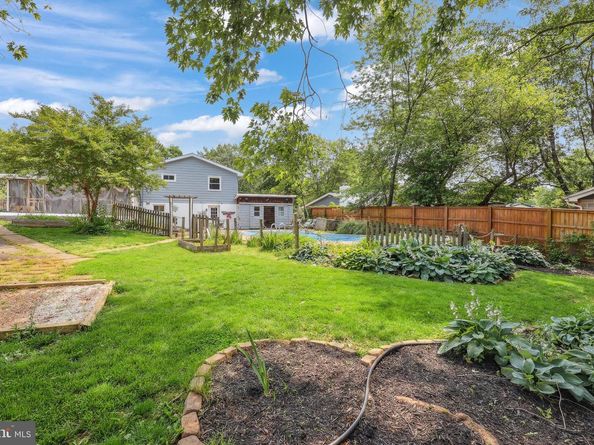 702 Williamsburg Road, Sterling VA 20164