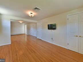 2106 Carolton Way, Flourtown PA 19031