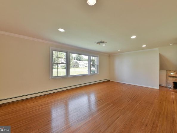 2106 Carolton Way, Flourtown PA 19031