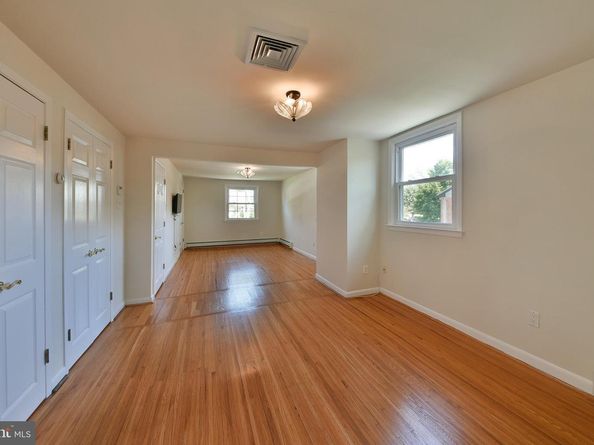 2106 Carolton Way, Flourtown PA 19031