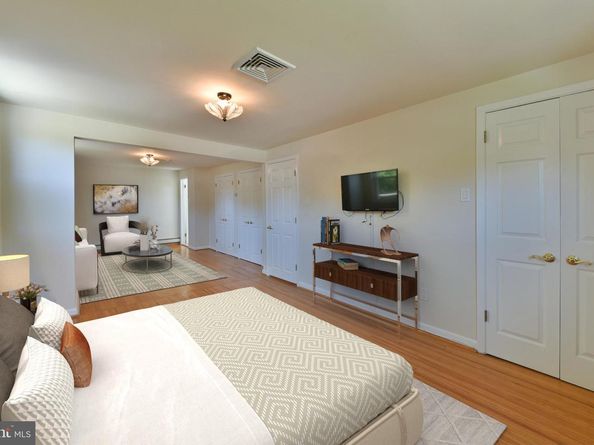 2106 Carolton Way, Flourtown PA 19031