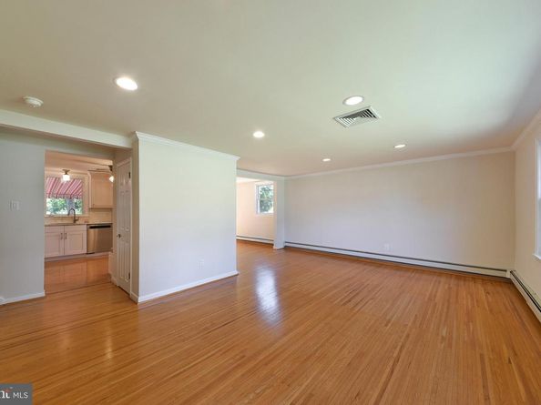 2106 Carolton Way, Flourtown PA 19031