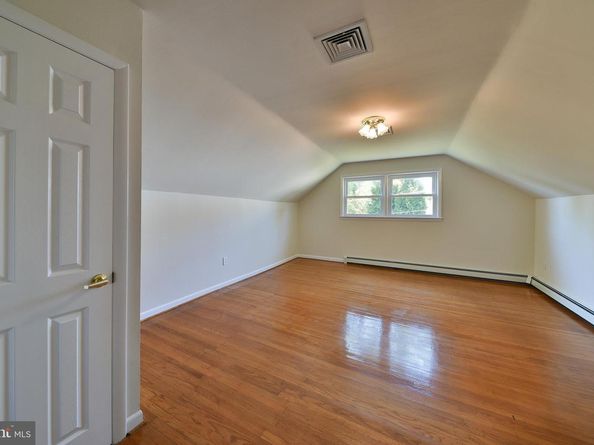 2106 Carolton Way, Flourtown PA 19031