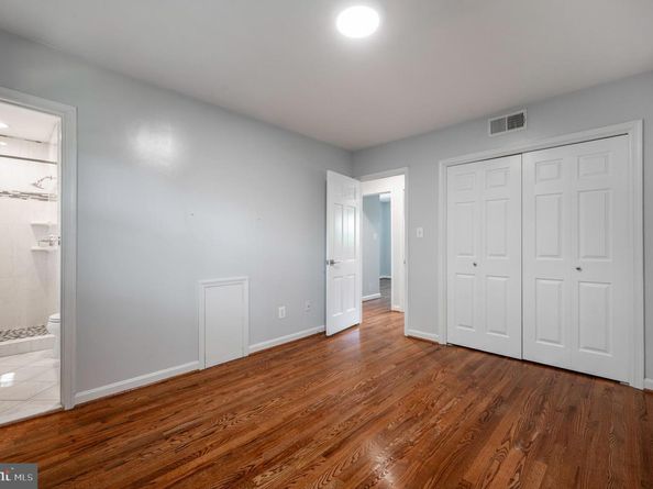 6065 Hardwick Place, Falls Church VA 22041