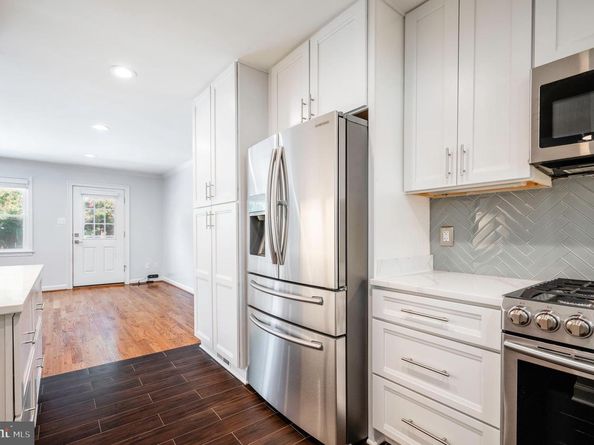6065 Hardwick Place, Falls Church VA 22041
