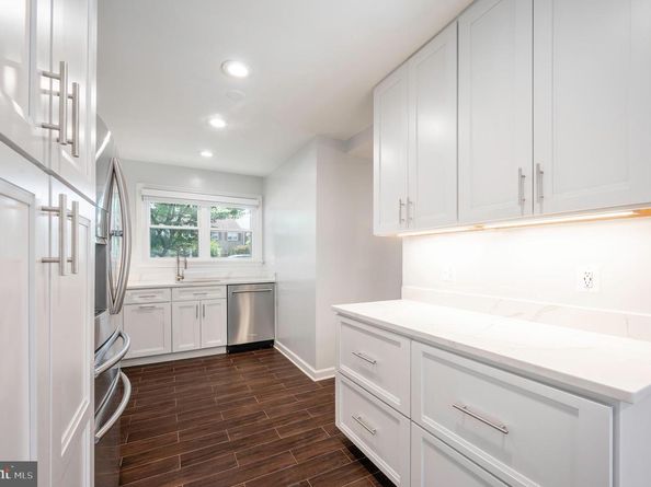 6065 Hardwick Place, Falls Church VA 22041