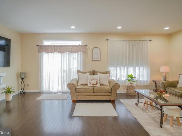 28130 Hickory Lane, Langhorne PA 19047