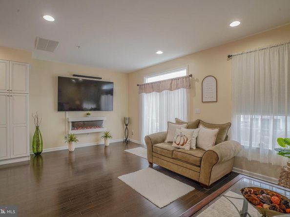 28130 Hickory Lane, Langhorne PA 19047