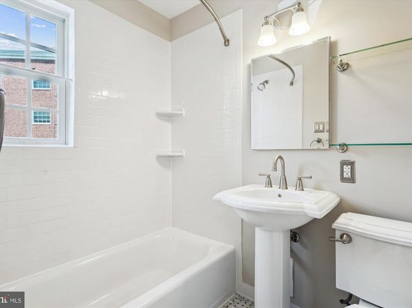 1634 W Abingdon Drive 102, Alexandria VA 22314